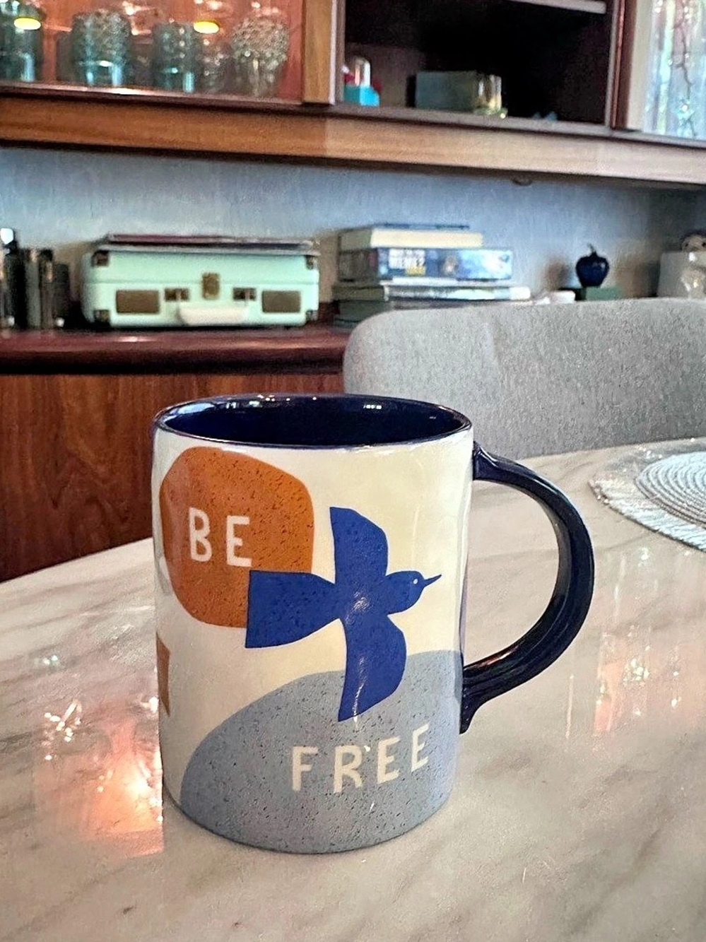 The Art of Anthropology Be Free mug Abstract Mug in Blue & White Like New